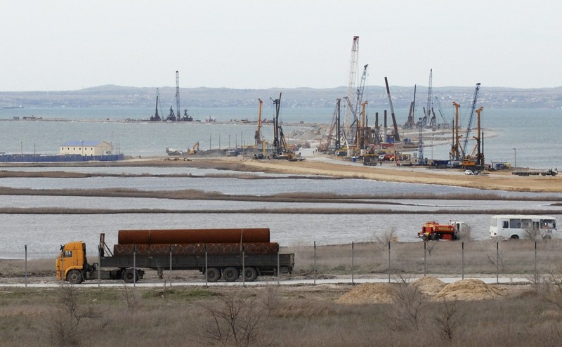 Россия планирует запустить поезда по Керченскому мосту до 2019 года 1