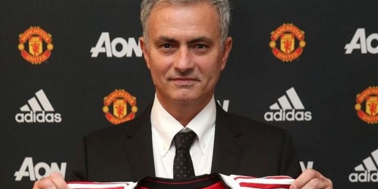 Моуриньо стал новым наставником «Манчестер Юнайтед»