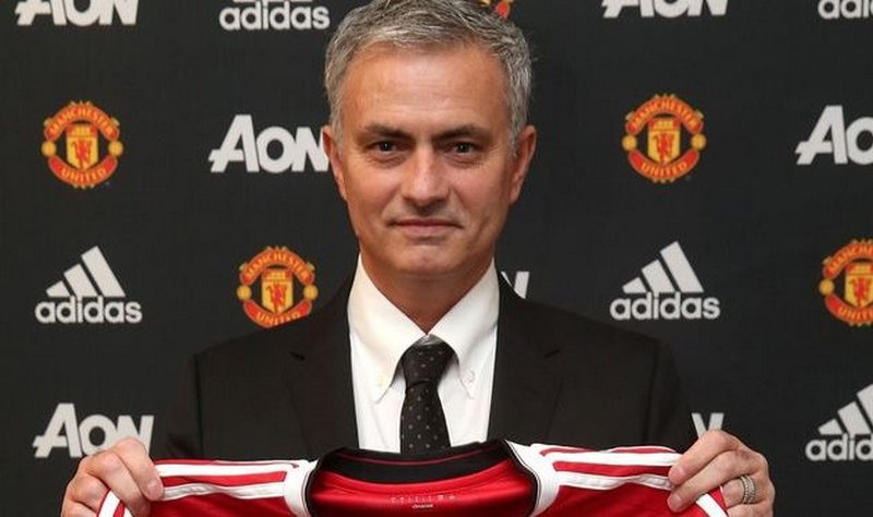 Моуриньо стал новым наставником «Манчестер Юнайтед» 1
