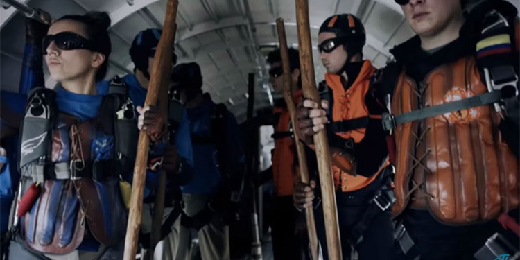 Колумбийские парашютисты сыграли в квиддич