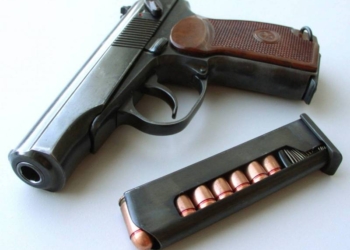 В Каховке офицер хотел похвастать перед официантками умением обращаться с оружием, но застрелил сам себя