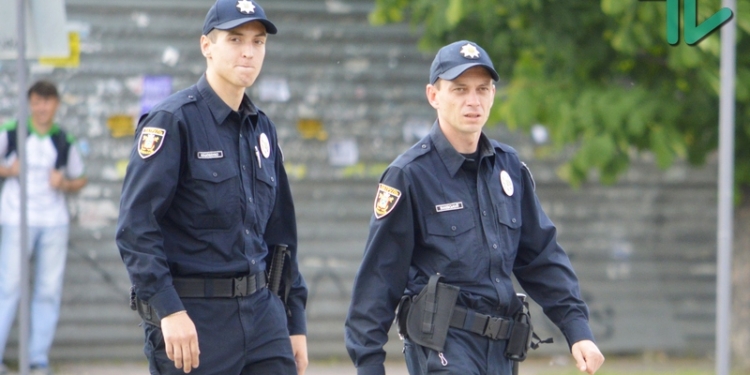 «Разом нас багато»: больше тысячи николаевцев вышли на мегамарш вышиванок