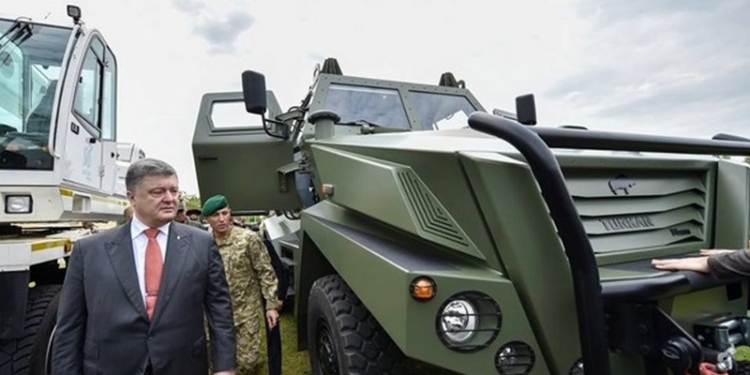 Порошенко рассказал, как пограничники спасли ему жизнь во время одной из поездок в зону АТО