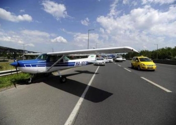 Самолет приземлился на автостраду на окраине Будапешта