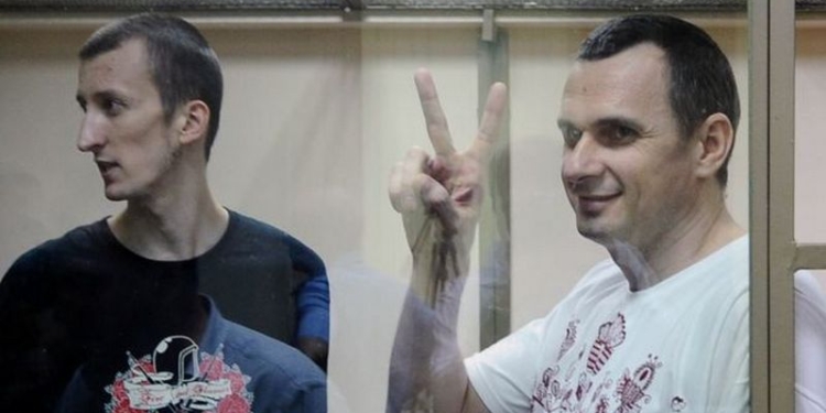 Сенцов и Кольченко заполнили документы для экстрадиции