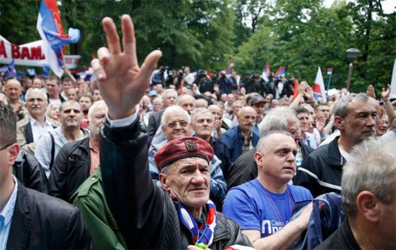 Тысячи сербов вышли на демонстрации в Боснии и Герцеговине 1