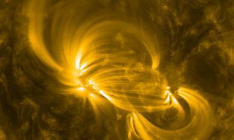 NASA опубликовало видео образования арок на Солнце 1