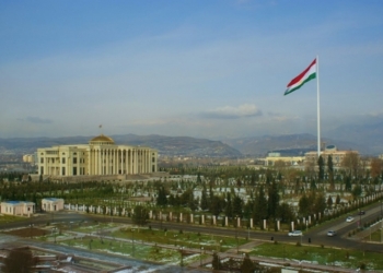 В Таджикистане власти отменили последний звонок в школах