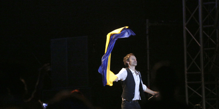 Во время концерта “Океана Эльзы” в Мариуполе боевики сбрасывали зажигательные гранаты