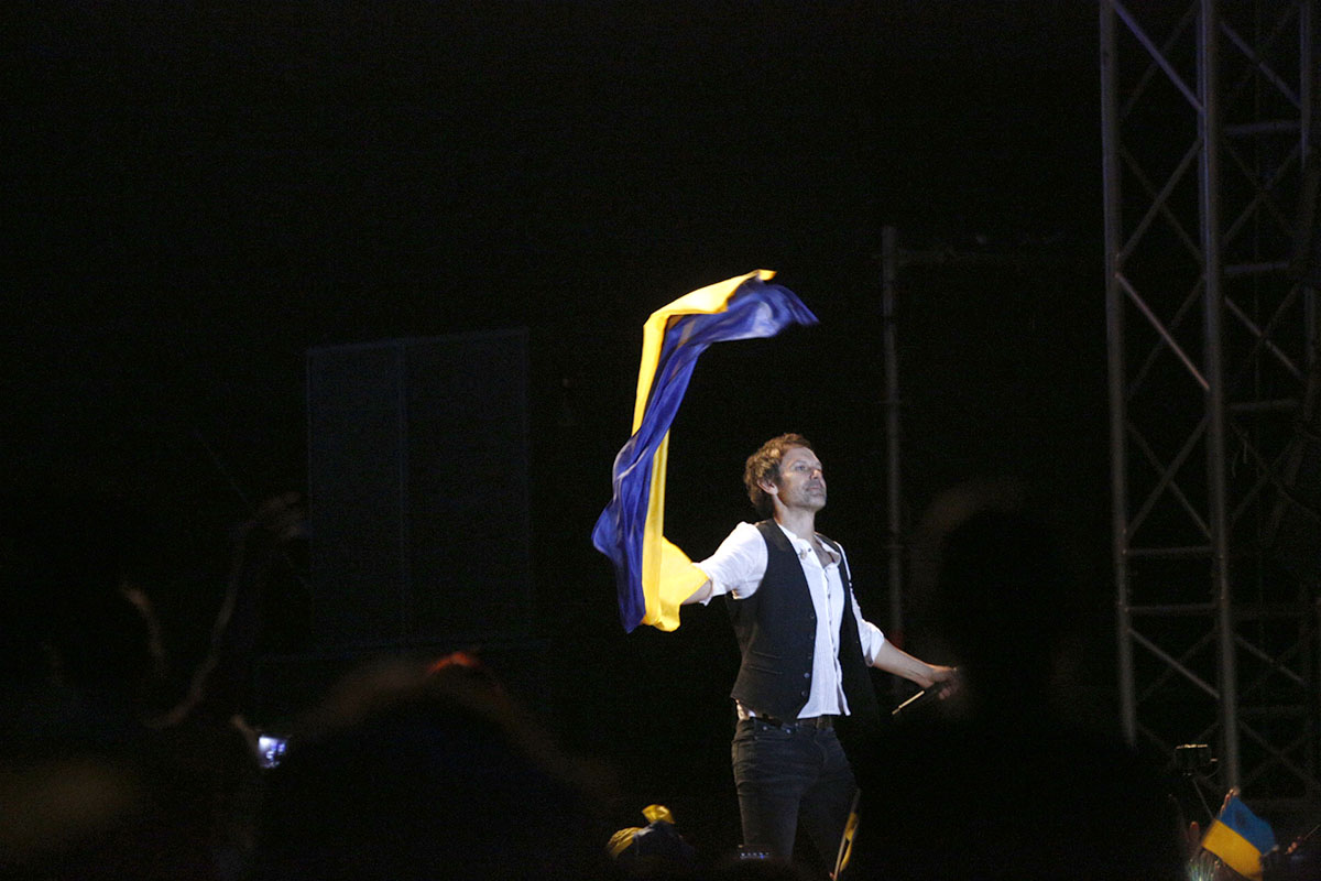 Во время концерта “Океана Эльзы” в Мариуполе боевики сбрасывали зажигательные гранаты