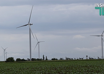 В Николаевской области станет больше  ВЭС: Мериков и Козырь заложили первый камень “Ветряного парка Причерноморский”