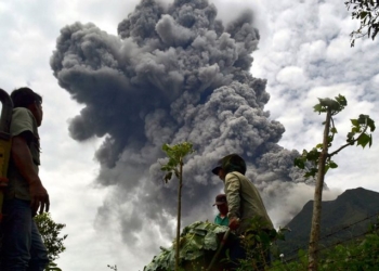 Извержение вулкана в Индонезии привело к гибели семи человек