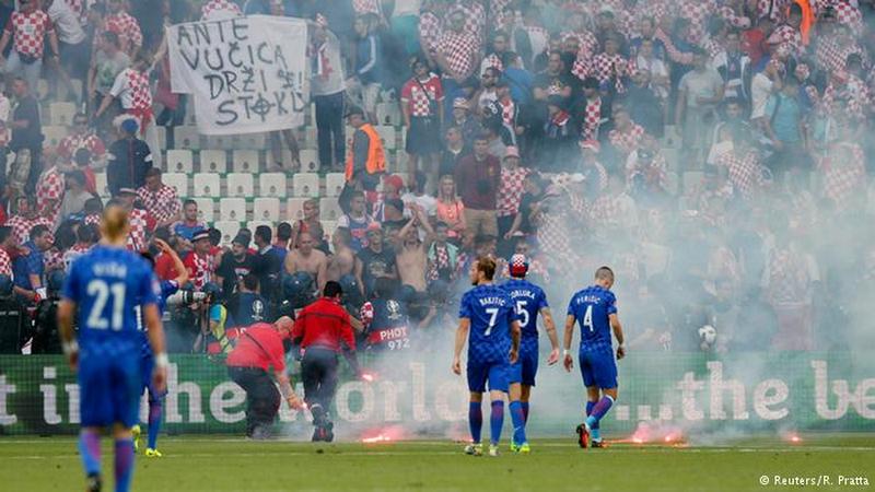 УЕФА начал дисциплинарное расследование против Хорватии и Турции за файера болельщиков на стадионах 1