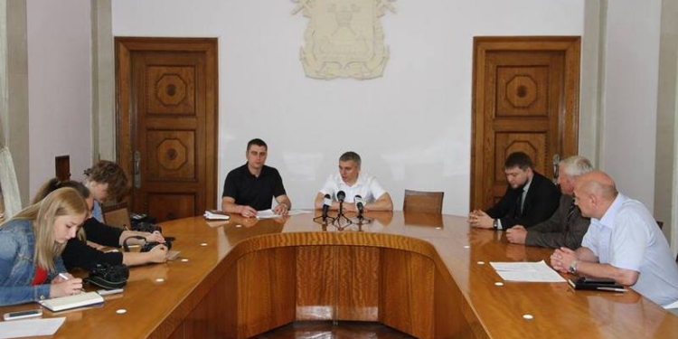 Большегрузные фуры в Николаеве: мэрия вместе с патрульной полицией ищет на них управу