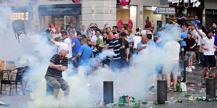 В Марселе подрались болельщики сборных Англии и России