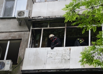 В Николаеве во время пожара спасатели спасли пенсионерку