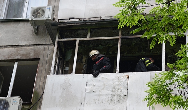 В Николаеве во время пожара спасатели спасли пенсионерку