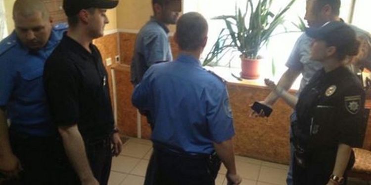 В Николаеве 16-летнюю девушку взял в плен иностранец