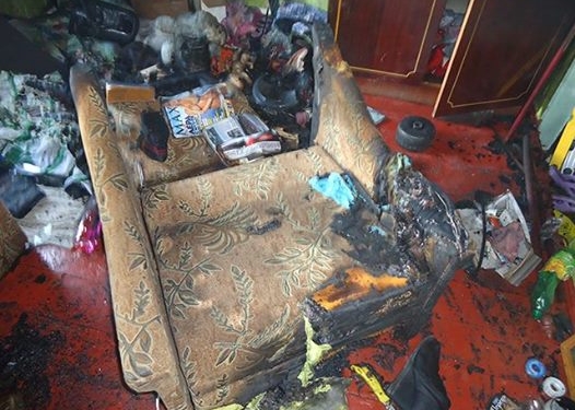 В Николаеве в жилом доме сам по себе загорелся диван