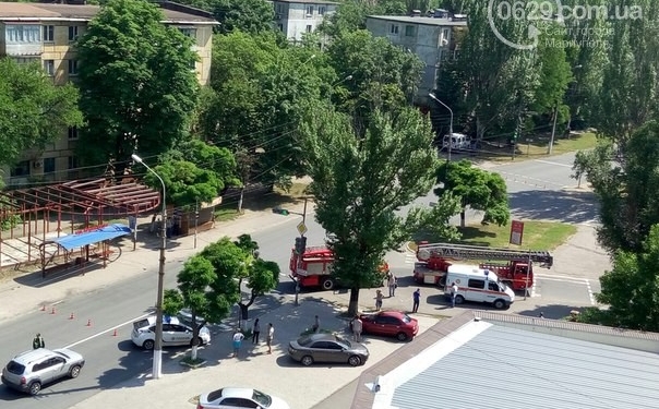 При полном параде: мариупольский стрелок в форме моряка и с дробовиком в руках сдался полиции