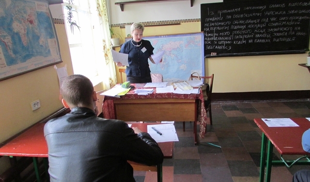 Их жизненные университеты: в Вознесенской исправительной колонии осужденные приняли участие во внешнем независимом оценивании знаний