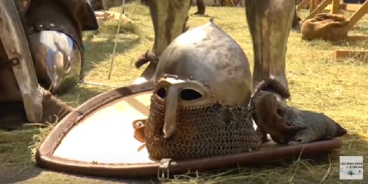 Рыцари со всей Украины в стальных доспехах сошлись на территории Сумской крепости