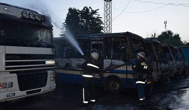 В Николаеве на автостоянке сгорели 6 автобусов «Эталон»