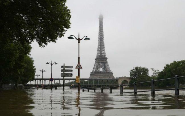 Наводнение во Франции: 4 человека погибли, 24 ранены, "Мона Лиза" эвакуирована 12