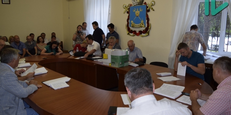 Николаевцы потребовали от главы земельной комиссии горсовета вернуть им подвал