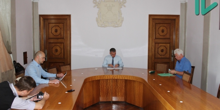 Мэр Николаева Сенкевич провёл собеседование с кандидатами на должность директора КП «Гуртожиток»