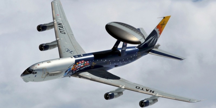 Четыре самолета-разведчика НАТО приблизились к российским границам, – источник