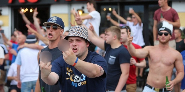 В Марселе подрались болельщики сборных Англии и России