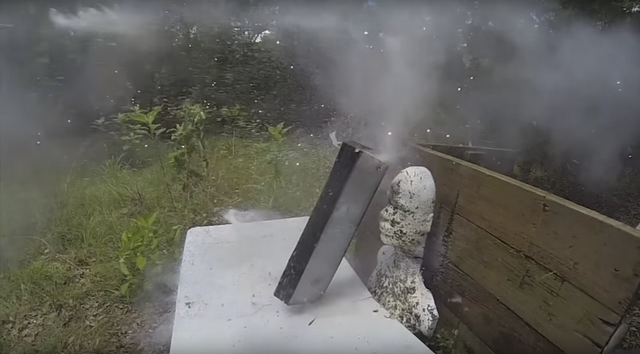 Что может выдержать бронированное стекло? Беспощадный краш-тест