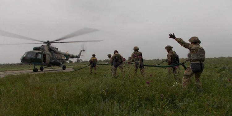 Николаевские десантники отрабатывали элементы беспарашутного десантирования и эвакуации