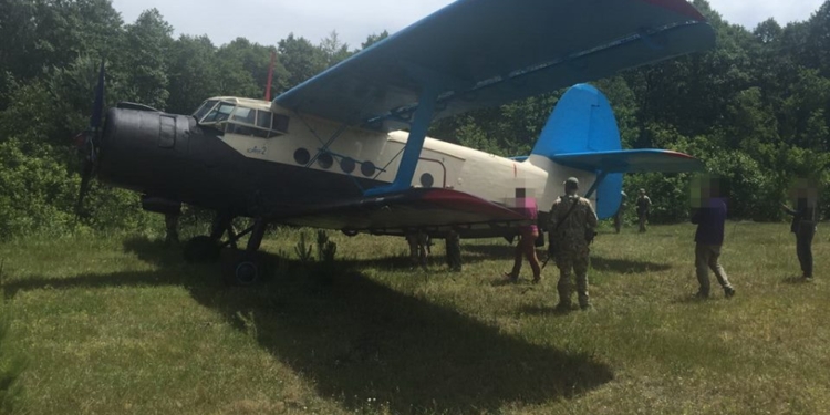СБУ на Волыни изъяла АН-2, который использовали для контрабанды в Польшу янтаря и оружия