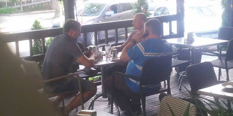 В Николаеве предводителя бунтующих киоскеров Дмитрия Талпу заметили в кафе с двумя народными депутатами-“фронтовиками”