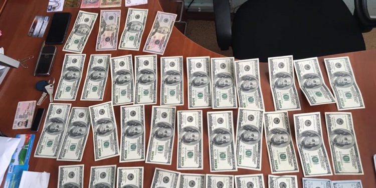 В Харькове задержали трех чиновников горсовета – на взятке