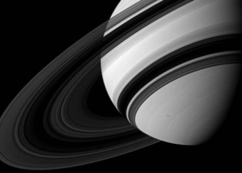 Учёные получили снимок Титана и колец Сатурна