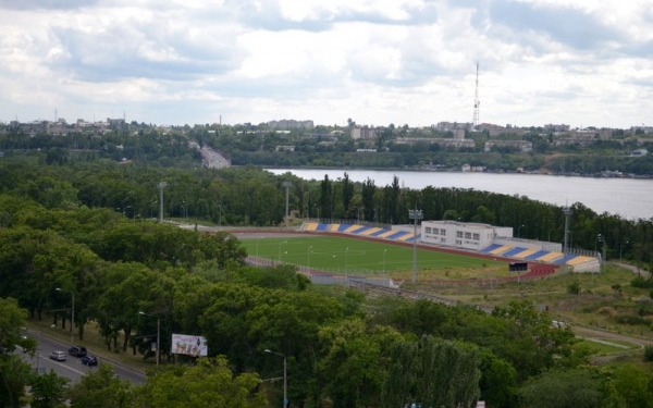 Федерация футбола Николаевской области показала, как погибает стадион в студенческом спортгородке в парке Победы