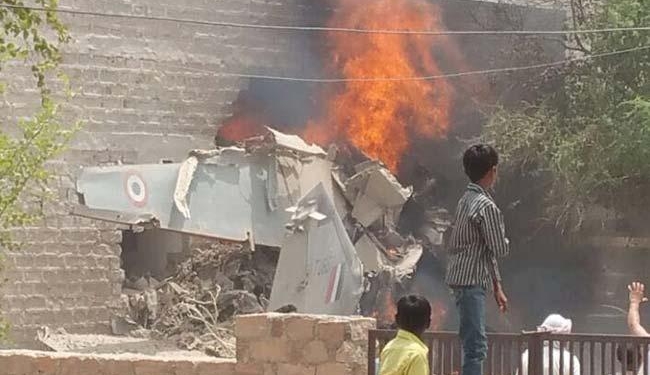 В Индии МиГ-29 упал на жилой квартал и взорвался