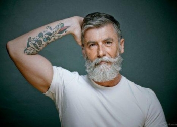 Просто отрастил бороду. Француз в 60 лет стал моделью