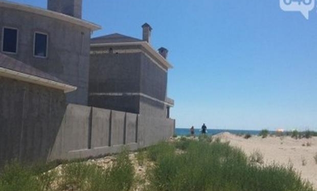 Под Одессой шторм смыл особняк Литвина, незаконно построенный на берегу моря