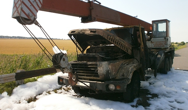 На трассе Р-06 «Ульяновка-Николаев» загорелся автокран