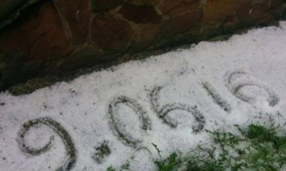 Стихия атаковала Луцк: ливень, снег, град