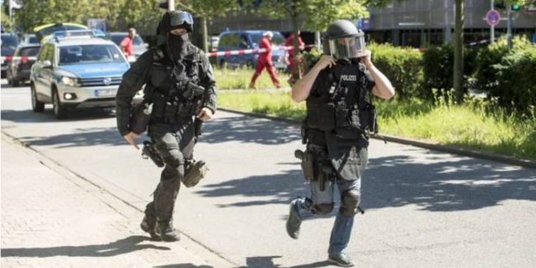 В Германии неизвестный открыл стрельбу в кинотеатре и ранил около 50 человек – его ликвидировал спецназ