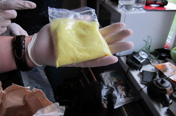 В Николаеве у бывшего милиционера изъяли амфетамин, оборудование для его изготовления и два ружья