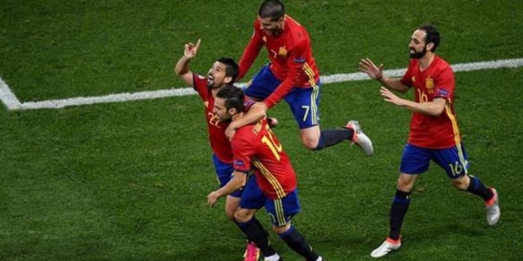 Испания громит Турцию на Евро-2016