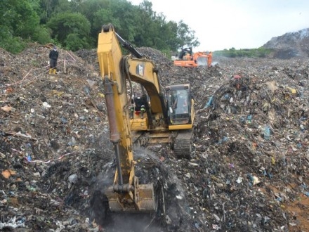 Часть горы мусора обвалилась на Грибовицкой свалке под Львовом