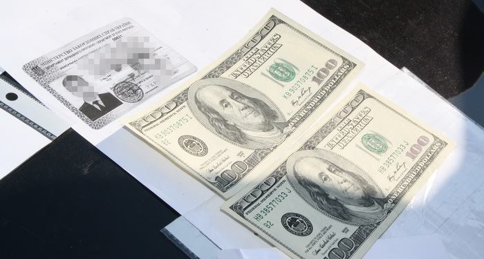 Российский дипломат пытался дать взятку украинскому правоохранителю