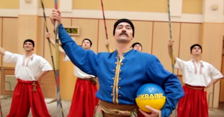 Футбольный гопак: танцоры поддержали сборную перед Евро-2016